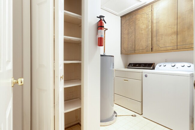 Building Photo - 16446 Clarkson Dr