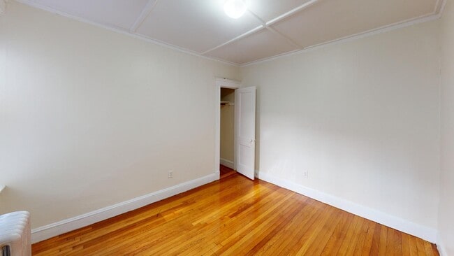 Building Photo - Avl NOW - No Fee! Split style 2BR in the heart of the Fenway