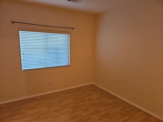 Building Photo - Beautiful 2 bedroom 2.5 bath !