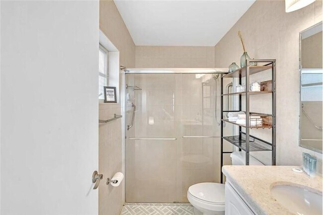 Building Photo - 5824 N Park Rd