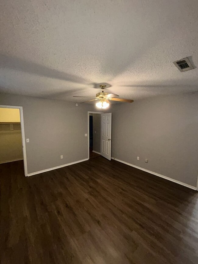 Building Photo - Charming 3-Bed, 2-Bath Home with Garage in...