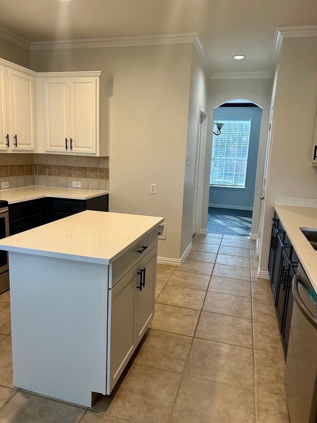 Building Photo - 8012 Wyoming Dr