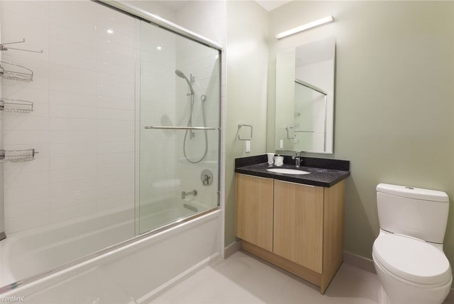 Building Photo - 300 Ivy St