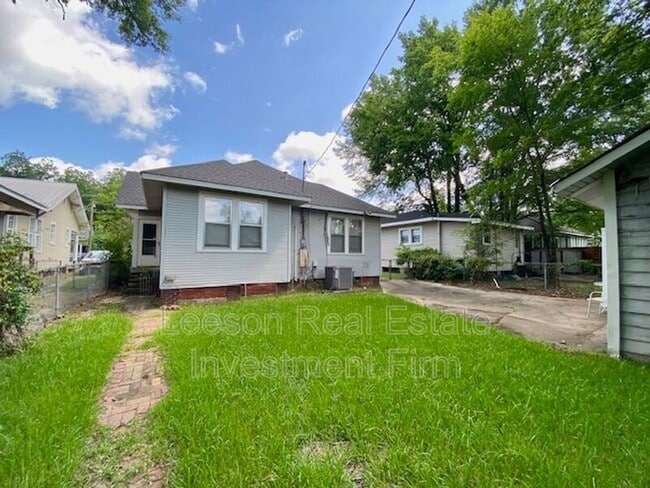 Building Photo - 819 Linden St