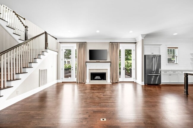 Building Photo - Stunning 4BE/3.5BA home in the heart of Gr...