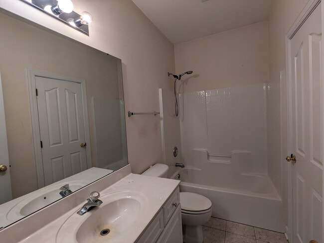 Building Photo - Room in House on Priory Ct