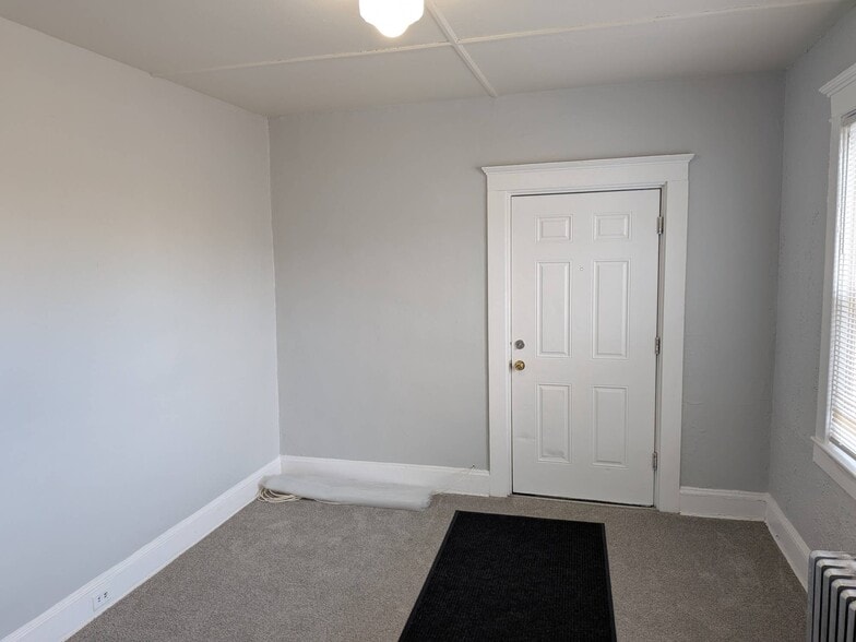 Building Photo - 125 Main St