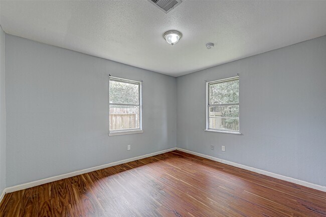 Building Photo - 3406 St Benedict St