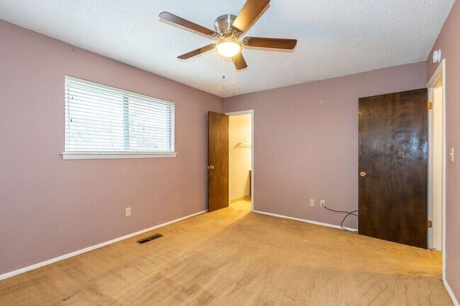 Building Photo - 6125 S Troost Ave