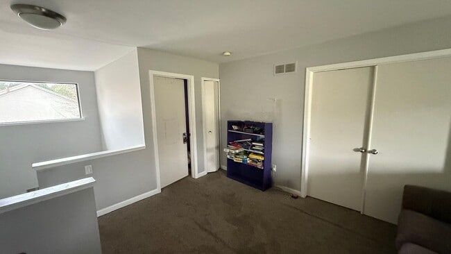 Building Photo - 735 Hamilton Ct