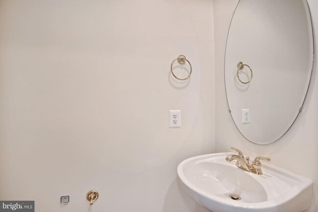 Building Photo - 1614 Leeds Castle Dr