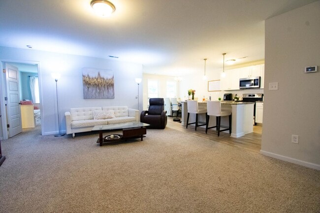 Building Photo - Coming Soon! 3 Bedroom 2 Bath with Bonus!