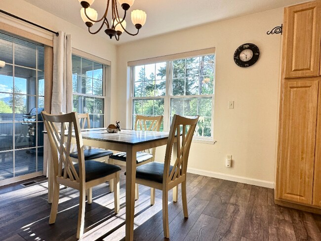 Building Photo - 12 River Falls Dr