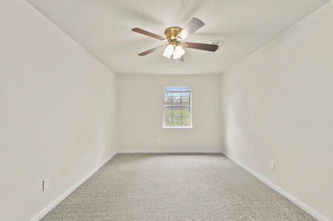 Building Photo - 3735 Pineleaf Dr
