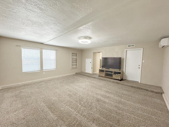 Building Photo - 9307 Vista Clara Loop NW