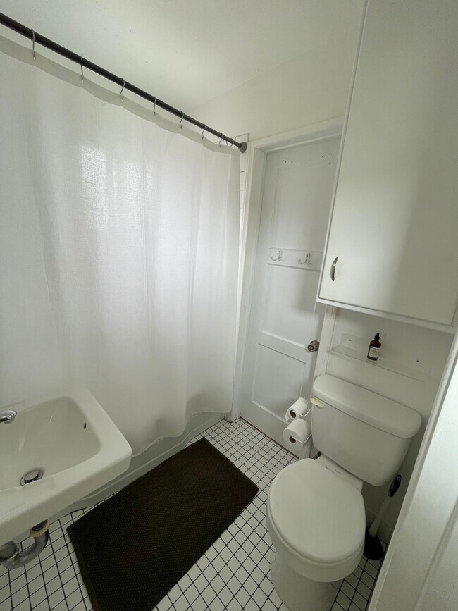 Building Photo - 521 Arcade Dr