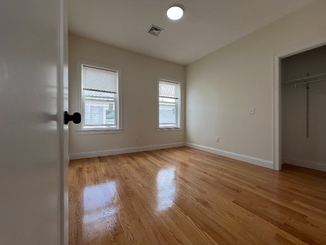 Building Photo - 132 Buttonwood St