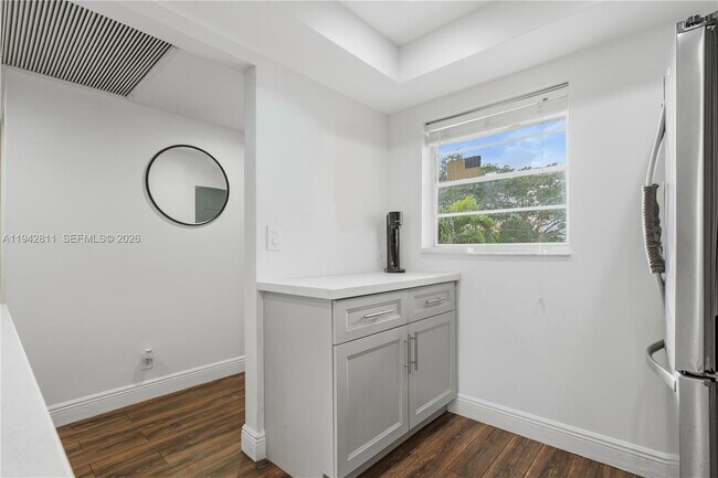 Building Photo - 9340 Lagoon Pl