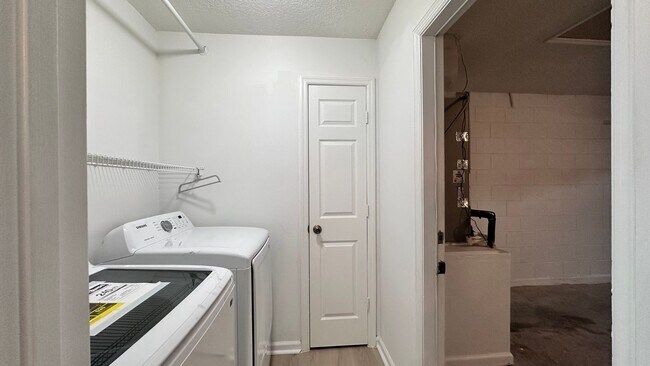 Building Photo - 1709 Pine Bay Dr