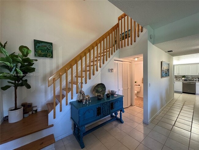 Building Photo - 573 Racquet Club Rd