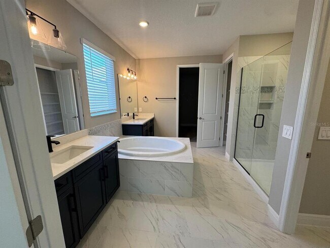 Building Photo - 16405 Silver Brk Wy