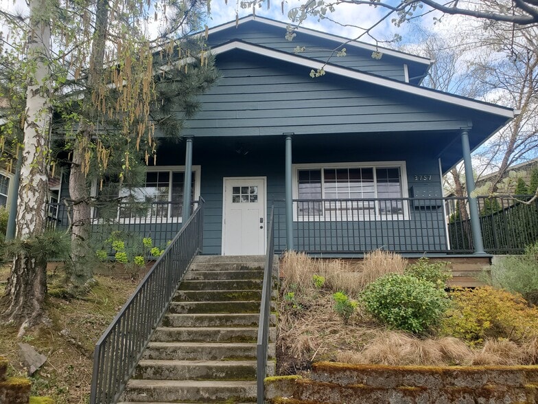 Building Photo - 3757 SE Milwaukie Ave