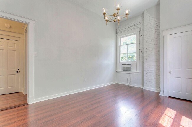 Building Photo - 416 Emma St