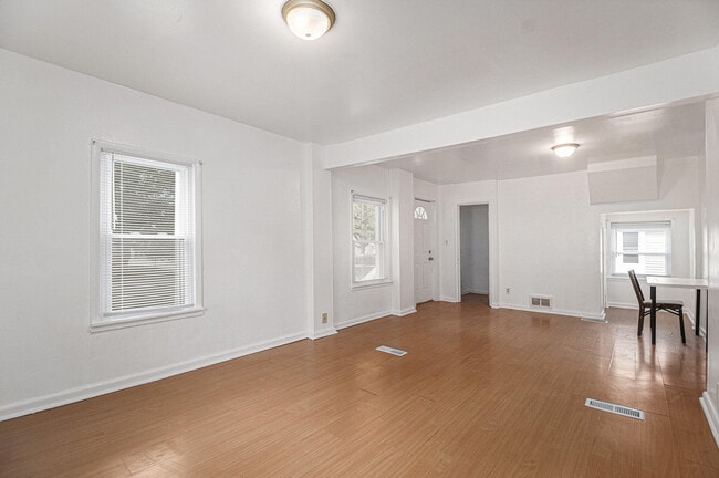 Building Photo - 853 Madison St