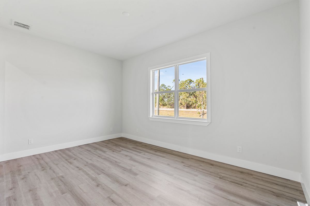Building Photo - 25434 Alicante Dr