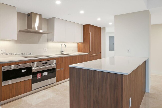 Building Photo - 1500 Bay Rd