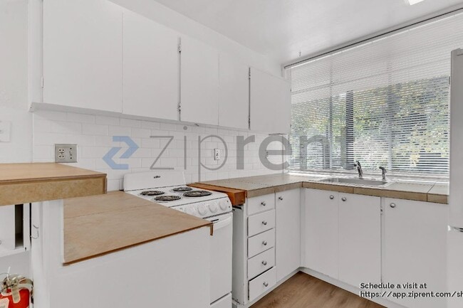 Building Photo - 2745 NW Pettygrove St