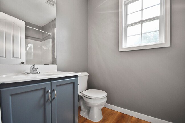 Building Photo - Pet Friendly Three Bedroom!