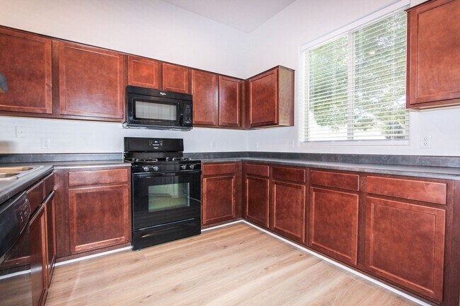 Building Photo - Three Bedroom Granville Home