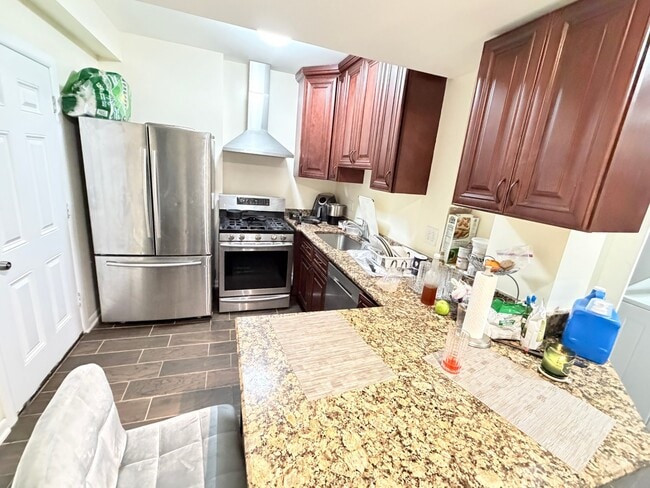 Building Photo - 2817 N Clybourn Ave