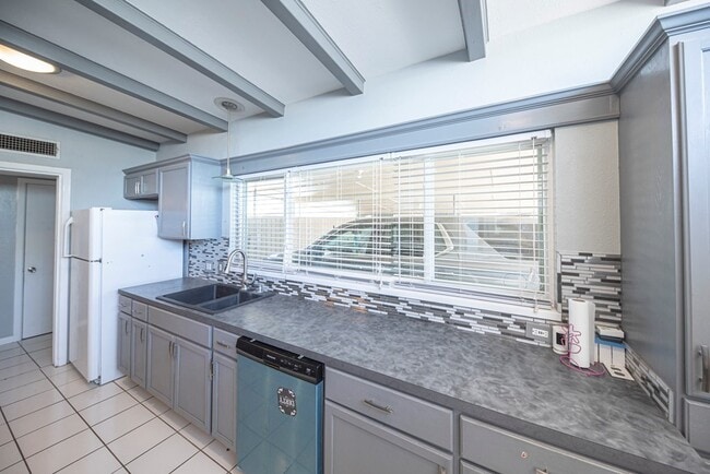 Building Photo - 2901 Nabors Ln