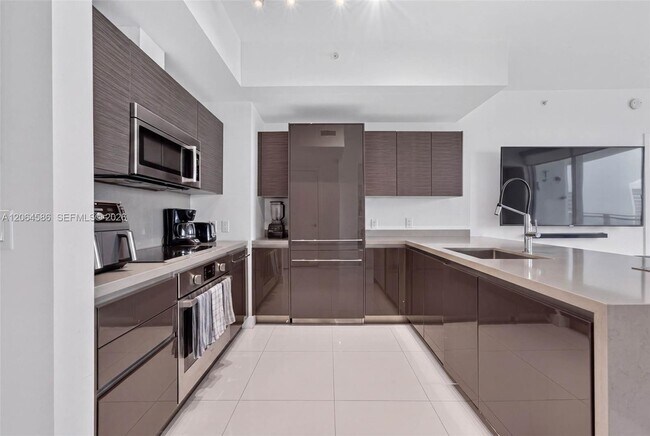Building Photo - 1080 Brickell Ave