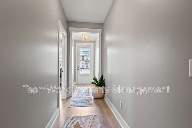 Building Photo - 7763 Park Gate Dr