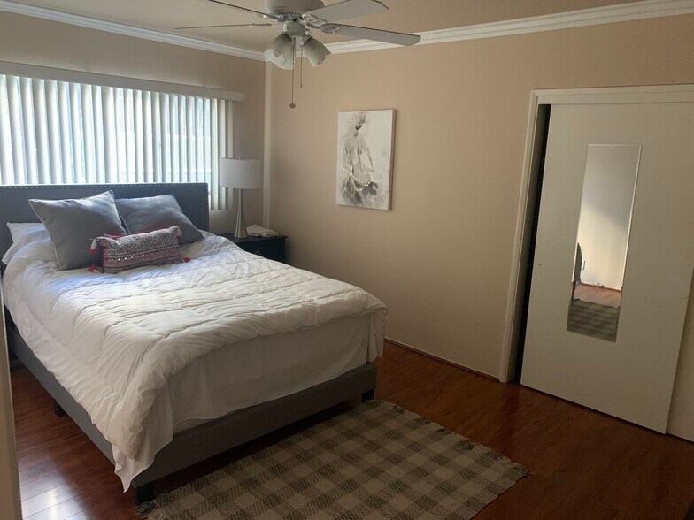 Building Photo - 1221 S Sherbourne Dr