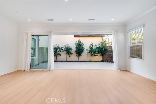 Building Photo - 64 Meander