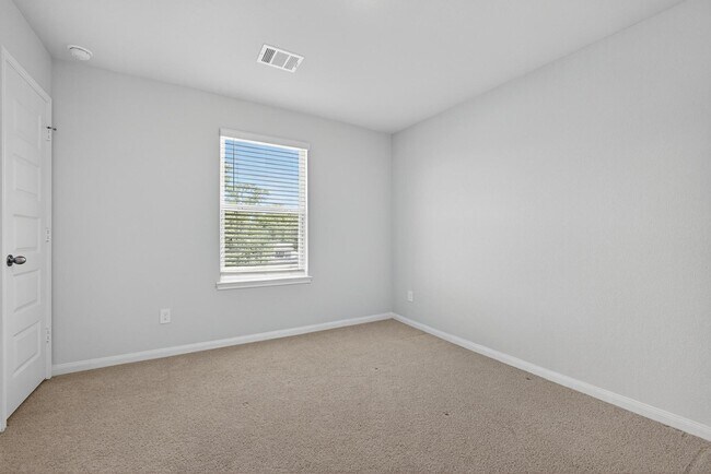 Building Photo - 1409 Mount Bassie Trl