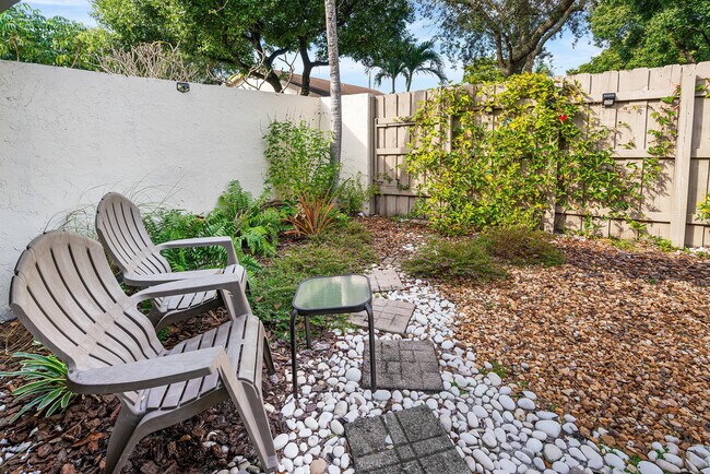 Building Photo - 3068 S Oakland Forest Dr