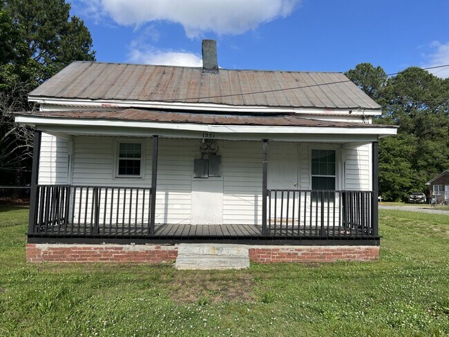 Primary Photo - 1551 Boone St