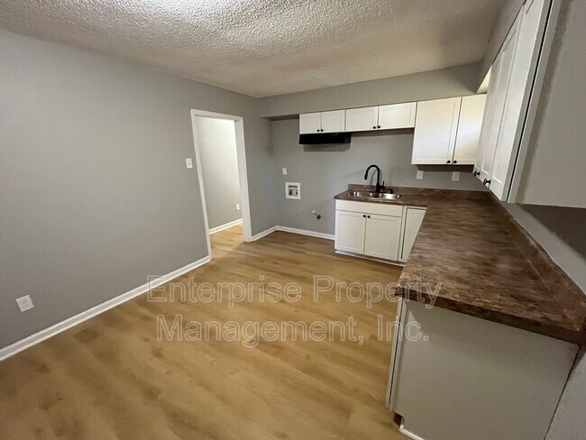 Building Photo - 5362 Beaverton Dr