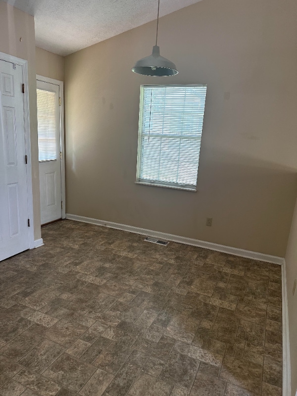Building Photo - 10104 Wolf Den Ln