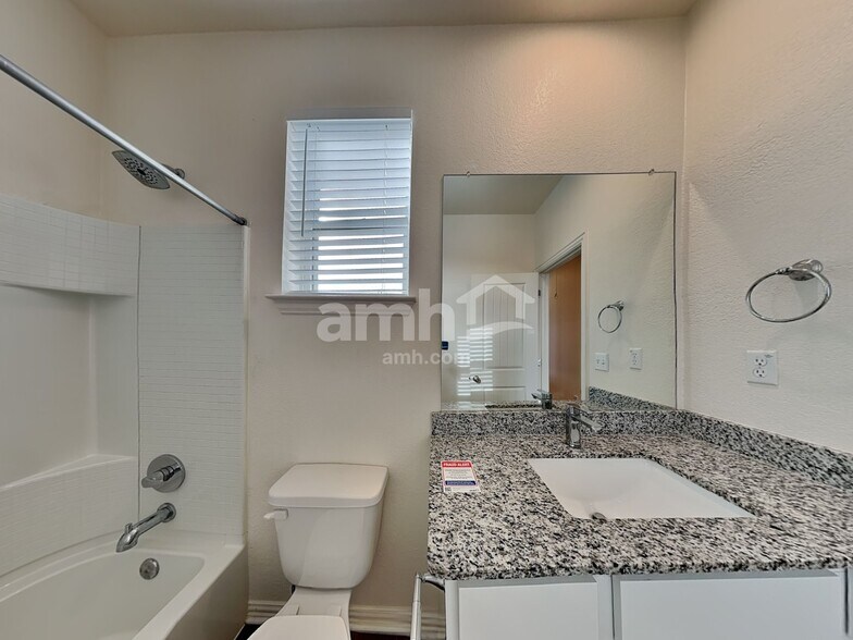 Building Photo - 2741 Meadowood Heights