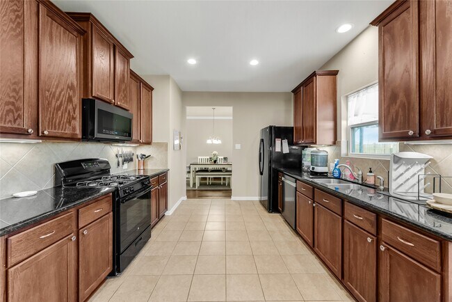 Building Photo - 512 Forest Village Cir