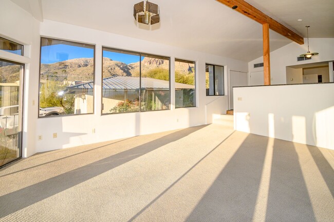Building Photo - STUNNING HOME WITH BREATHTAKING VIEWS LOCATED AT THE TOP OF CAMPBELL!