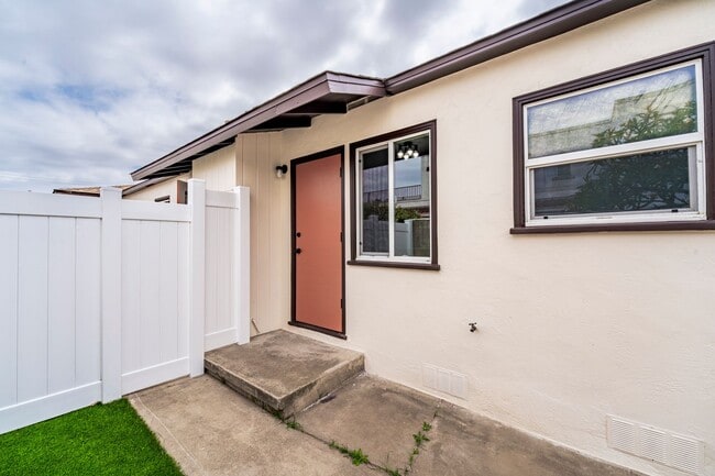 Building Photo - Brand New 2 Bed / 1 Bath Cottage w/ Private Garage & Yard! |Offering Two Weeks of Free Rent!|