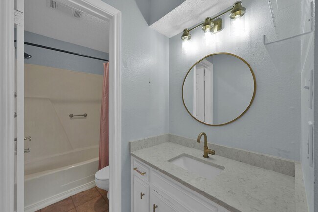 Building Photo - 12247 Trail Hollow Dr