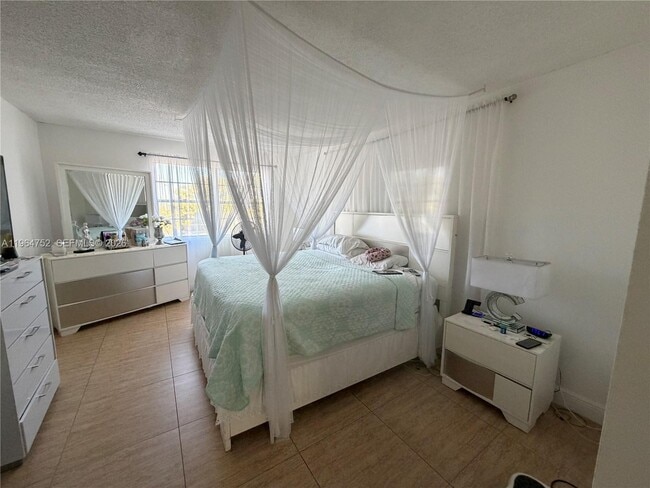 Building Photo - 13685 NE 10th Ave